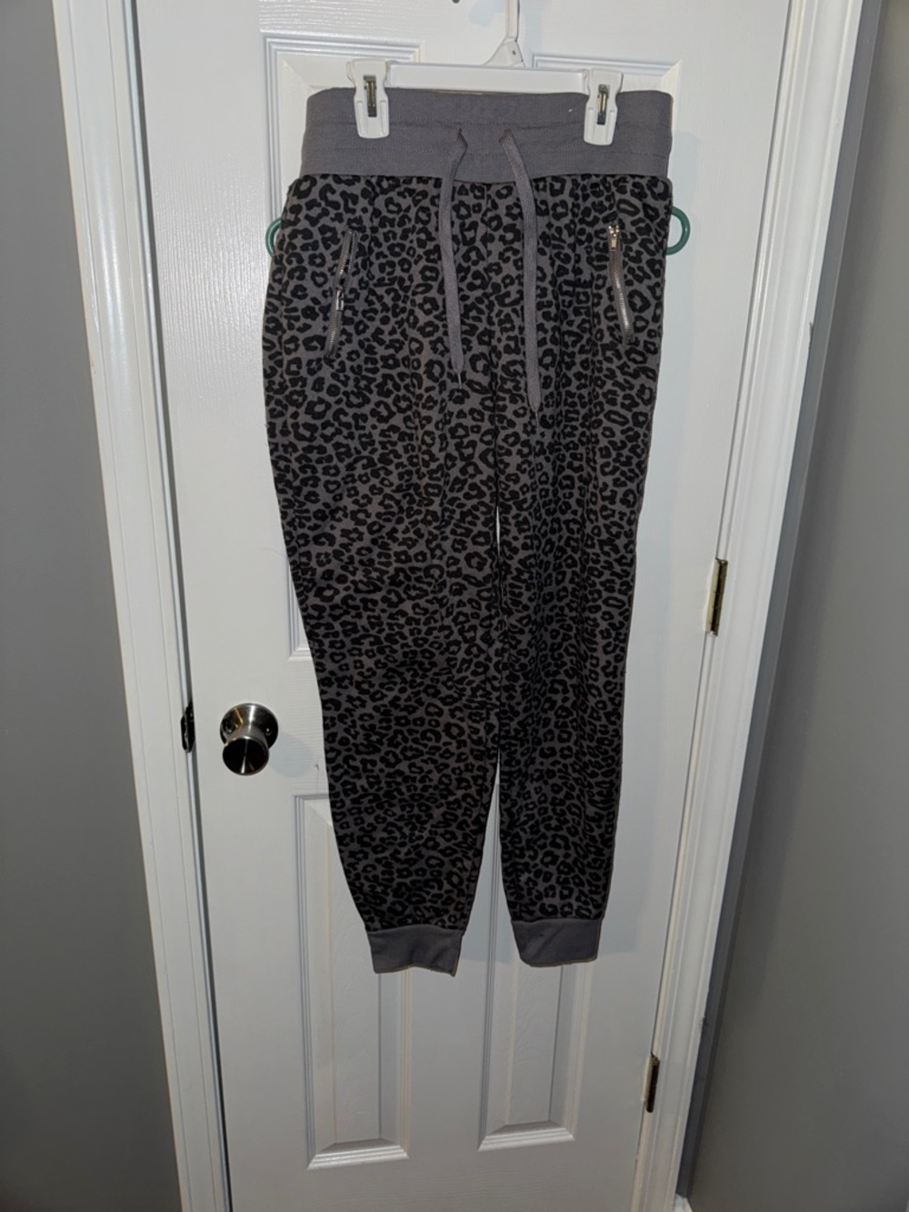 Gray Leopard Print Jogger Leggings